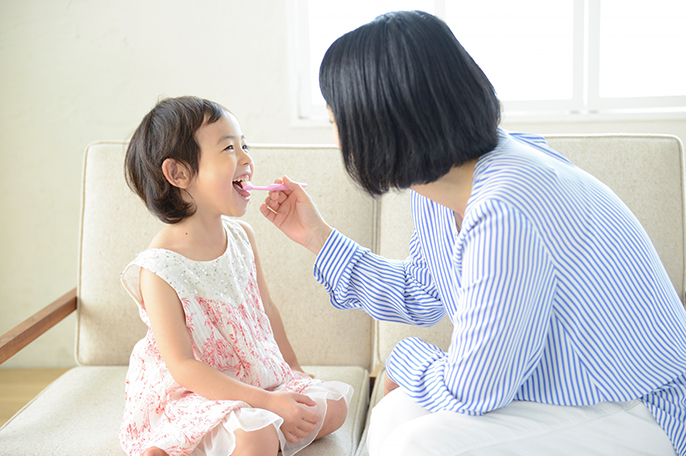 お子様へのブラッシング指導